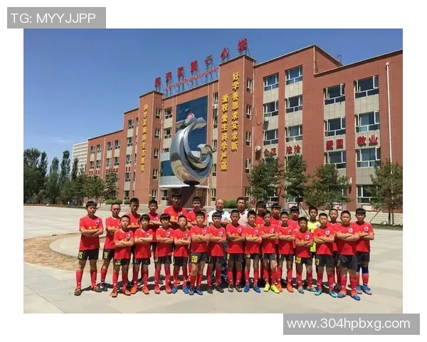 深度探讨黄强的足球人生与职业生涯的精彩瞬间与成长历程